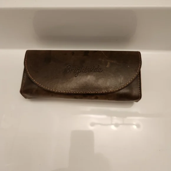 Brightside sunglasses case 😎 - Picture 3 of 5
